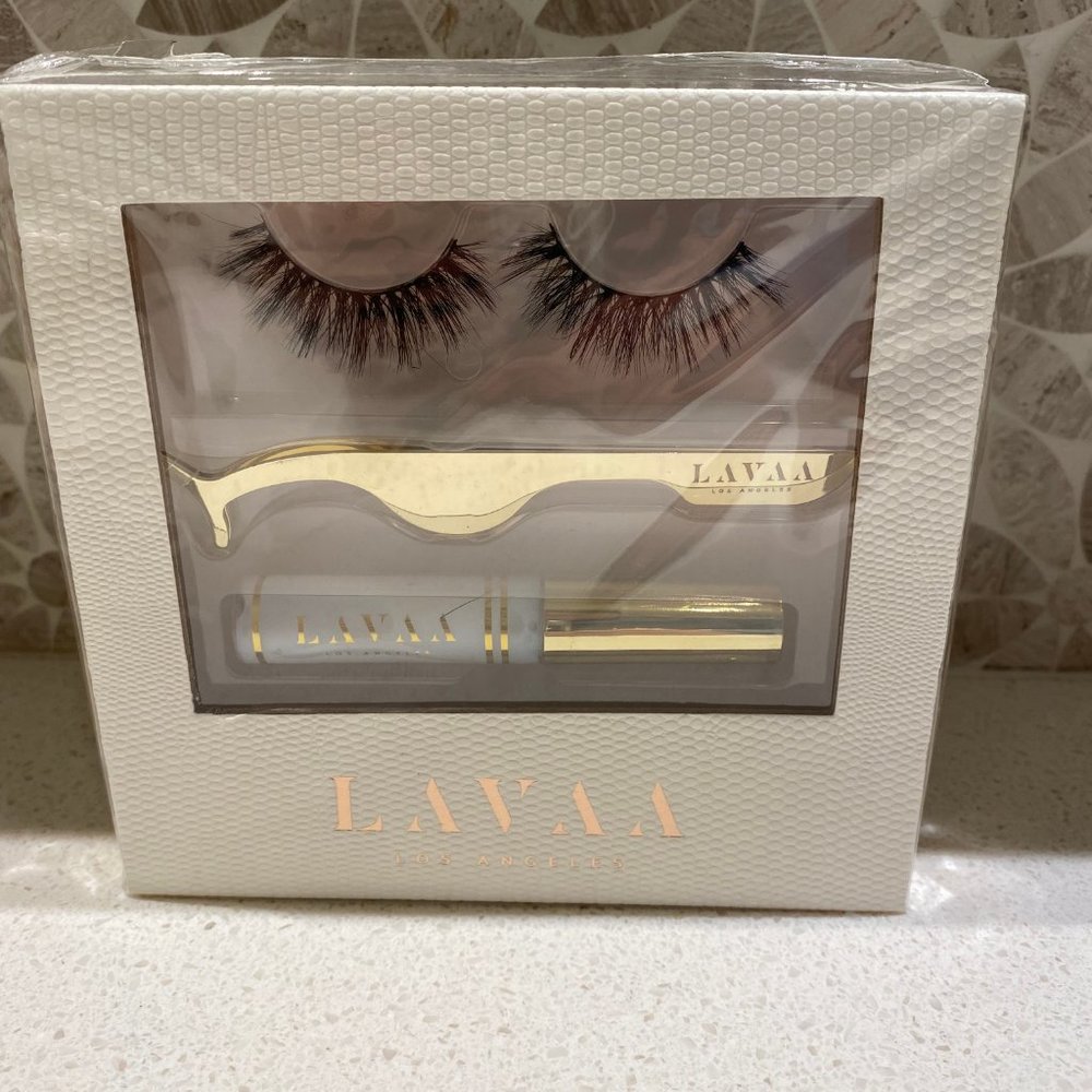 BOGO! LAVAA BEAUTY Flirty Lash Set. BNIB.